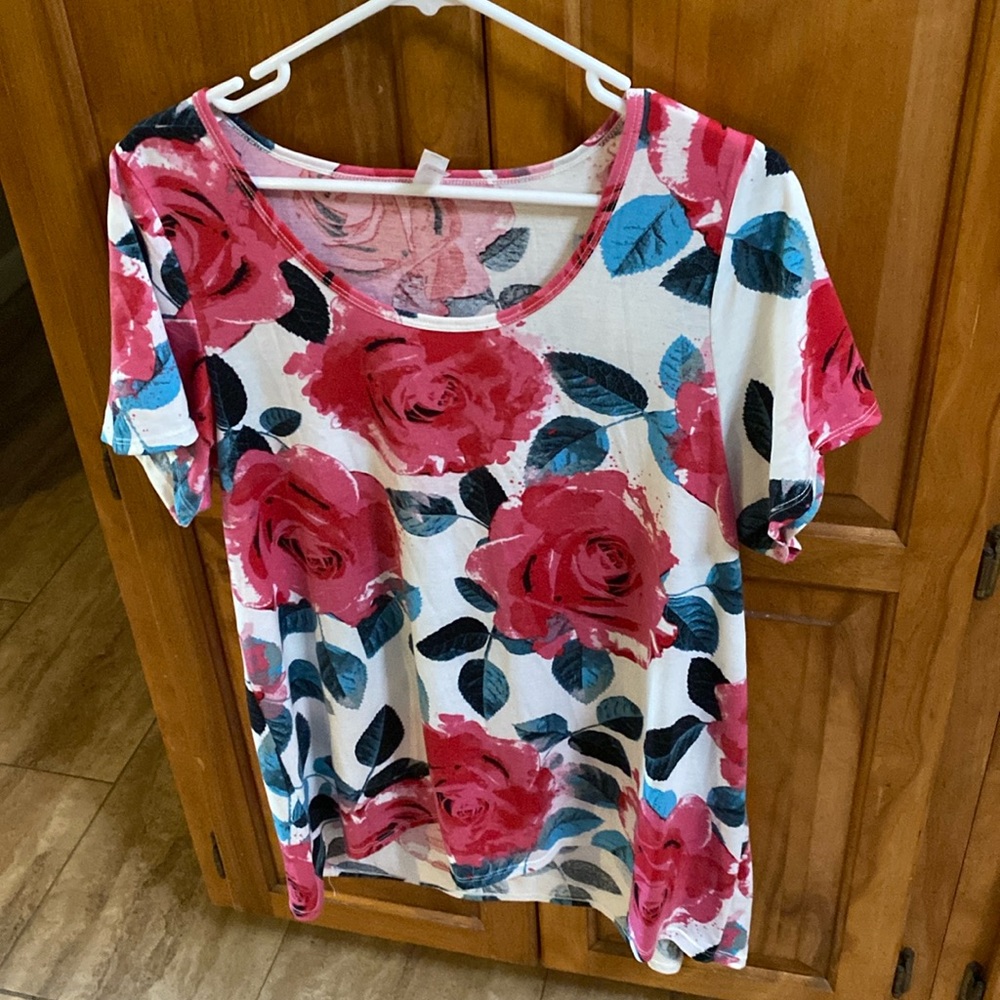 LulaRoe New Floral Scoop Neck Tunic Short Sleeve T-shirt